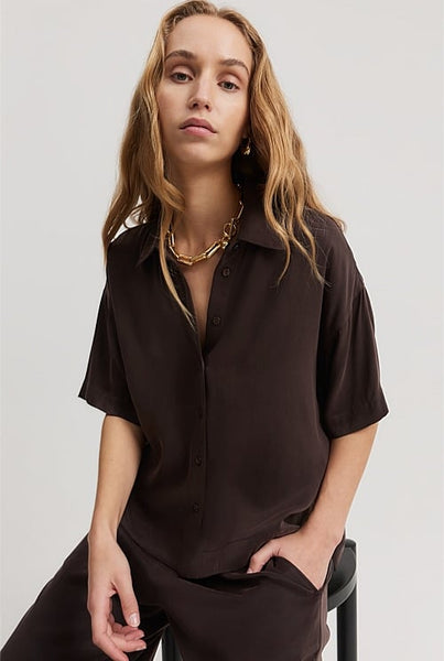 COUNTRY ROAD - Cupro button detail shirt! 10-12