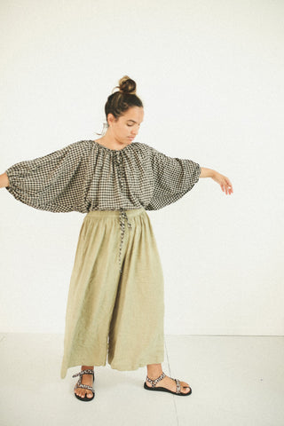 TĀTAHI MERCHANTS - Gingham Ahurei crop blouse! 14-16