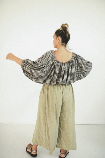 TĀTAHI MERCHANTS - Gingham Ahurei crop blouse! 14-16