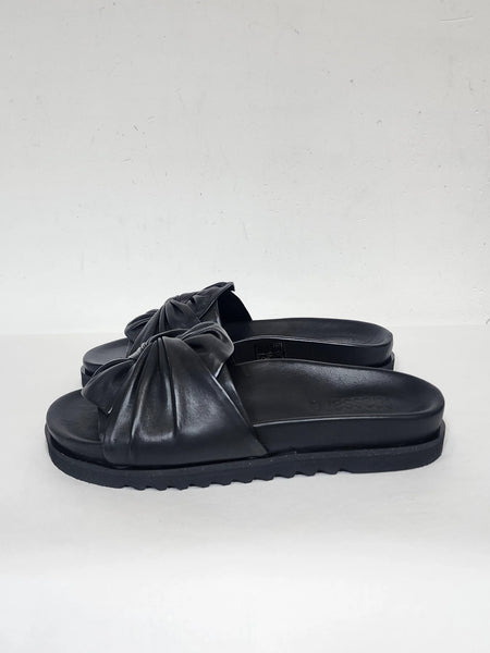 RILASSARE (LN) Bow detail tubist leather slides! 40