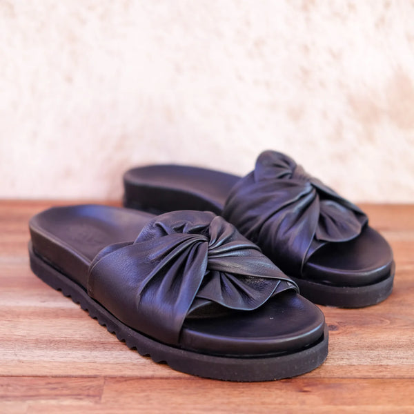 RILASSARE (LN) Bow detail tubist leather slides! 40