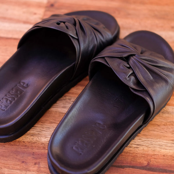 RILASSARE (LN) Bow detail tubist leather slides! 40