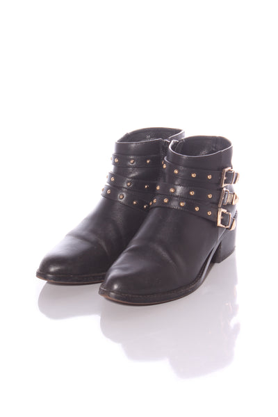 ISABELLA ANSELMI - Studded strap leather ankle boot! 38