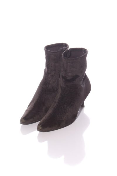 HŌGL - Embossed velvet kitten heel ankle boot! 8