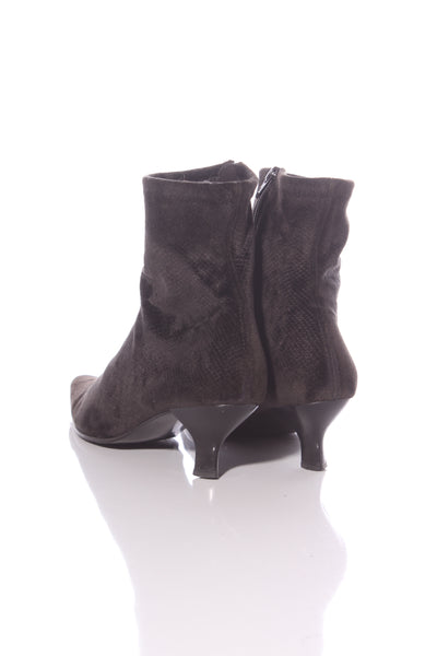 HŌGL - Embossed velvet kitten heel ankle boot! 8