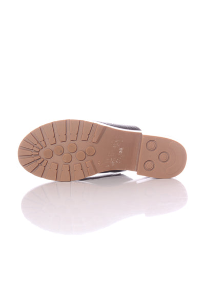 MI PIACI - Toe detail leather slides! 39