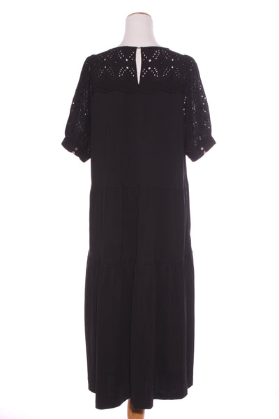 LEMON TREE - Broiderie detail tiered midi dress! 16