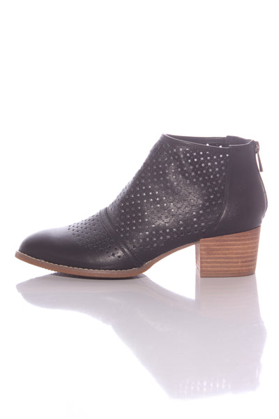 HUSH PUPPIES (LN) "Callista" Cutout leather ankle boot! 9.5-10