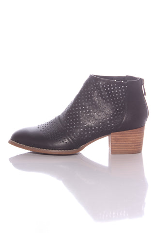 HUSH PUPPIES (LN) "Callista" Cutout leather ankle boot! 9.5-10