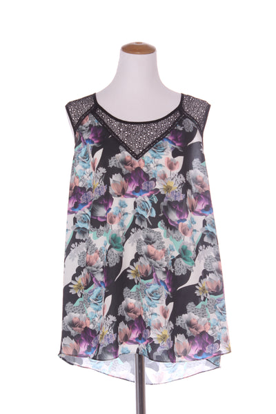 CITY CHIC - Floral + mesh trim tank! 20-22