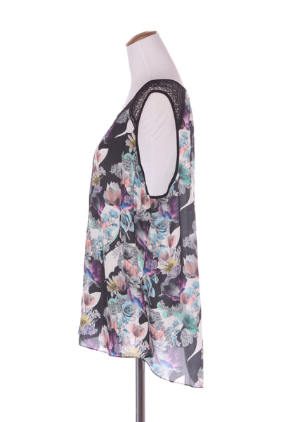 CITY CHIC - Floral + mesh trim tank! 20-22