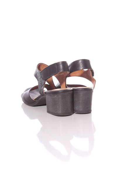 EOS "Starlit" leather mid heel sandals! 38