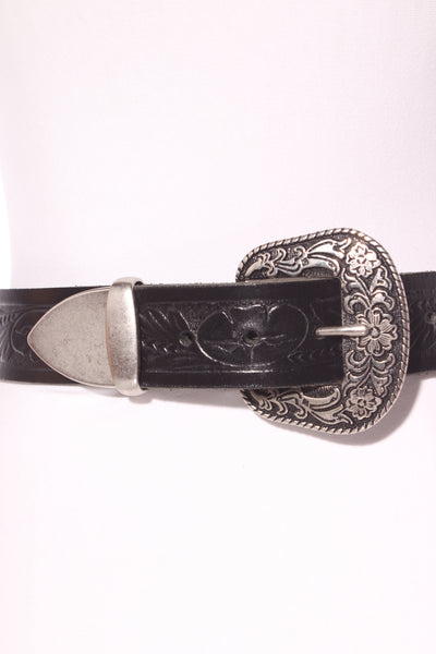 Vintage embossed leather belt! 6-8 or 12 on the waist