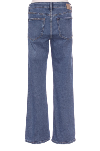 JUST JEANS - Bootcut mid rise petite length jean! 10