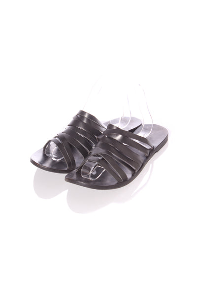 NUDE - Strappy leather sandals! 41