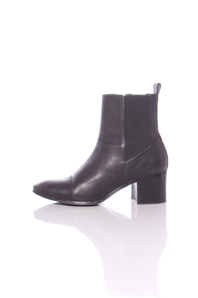 VALDO "Zola" leather ankle boot! 38
