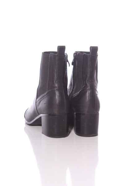 VALDO "Zola" leather ankle boot! 38