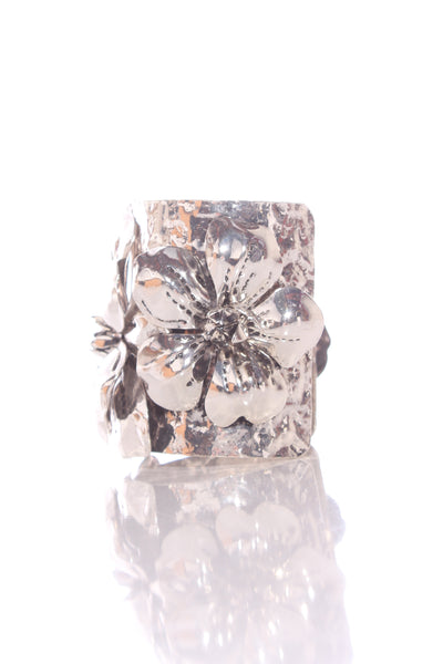 ZARA - Metal floral bangle!