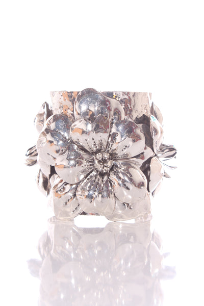 ZARA - Metal floral bangle!