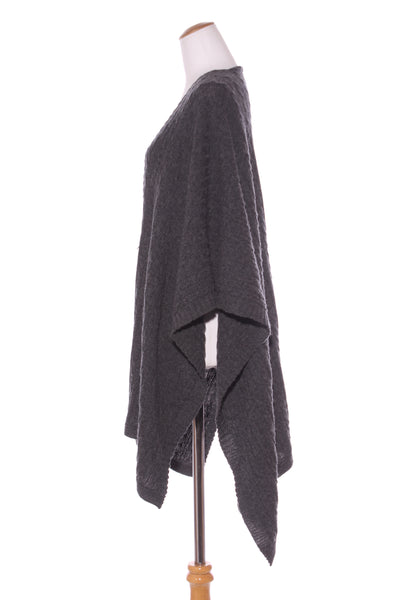 D)LUX - Lambswool cable knit poncho! 8-18