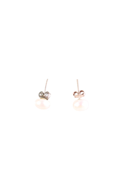 NEW - Pearl stud earring!