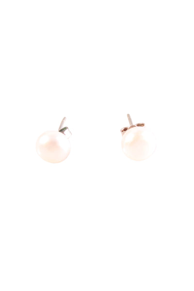 NEW - Pearl stud earring!