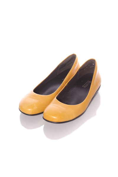 ZIERA - Mustard leather flats! 38.5