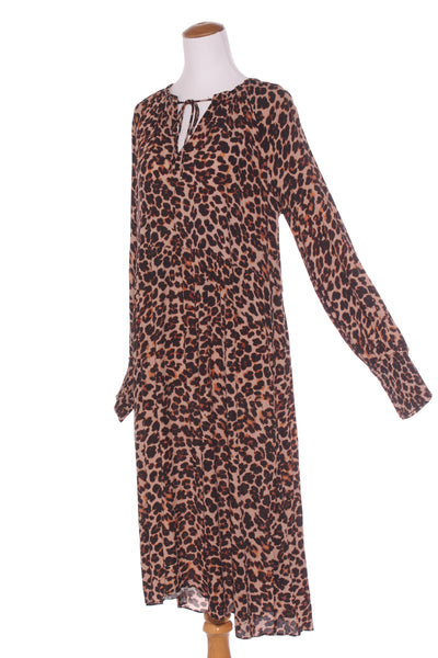 WHISTLE - Leopard print shirred sleeve midi dress! 14
