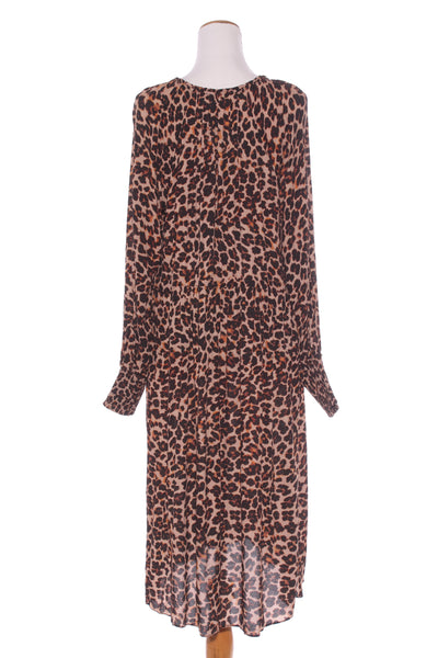 WHISTLE - Leopard print shirred sleeve midi dress! 14