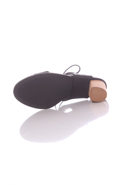 EOS (LN) "Theora" leather lace up heels! 9