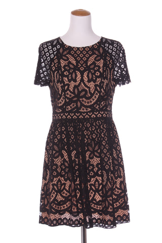 PORTMANS SIGNATURE - Nude lace overlay dress! 12