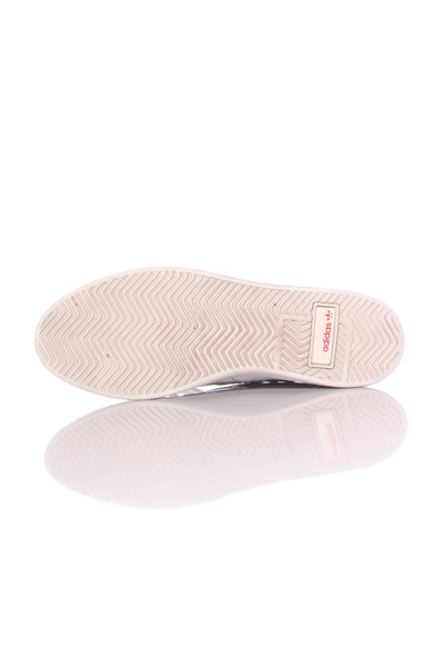 ADIDAS - Heart embossed leather sneakers! 38.5