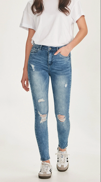 JUNKFOOD "Reggie" Distressed jean! 12