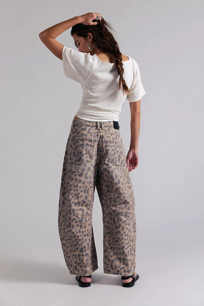 FREE PEOPLE - Good luck leopard print barrel jean! 31/13