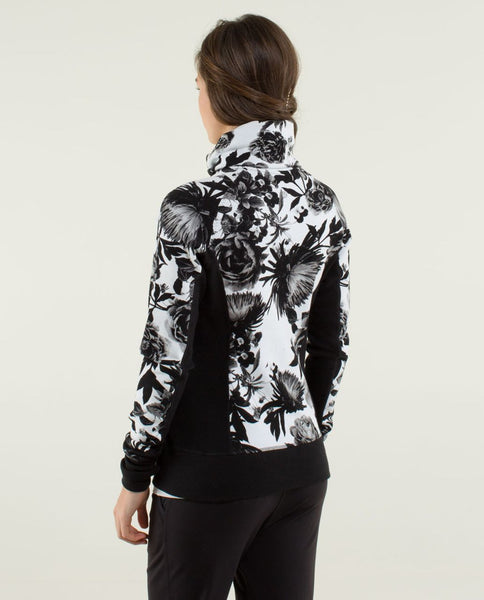 LULULEMON "Calm & cozy" Brisk bloom jacket! 8-10