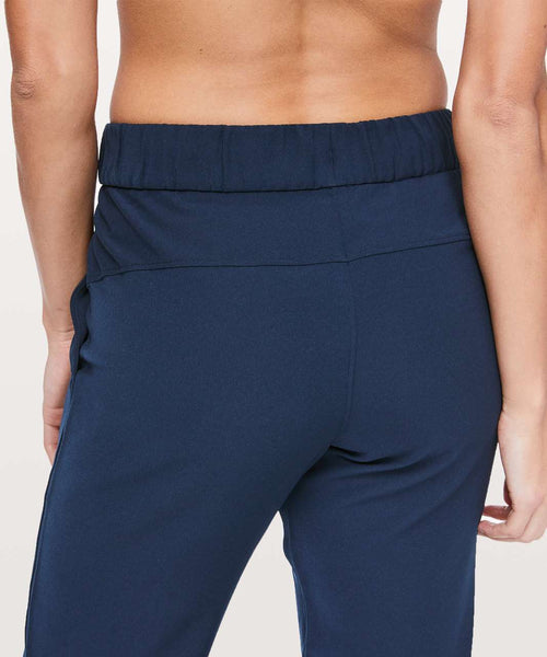 LULULEMON - On the fly woven pant - Navy! 12