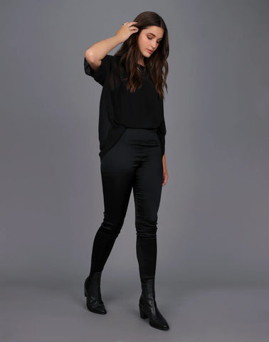 STORM (NZ) Pull on satin leggings! 14