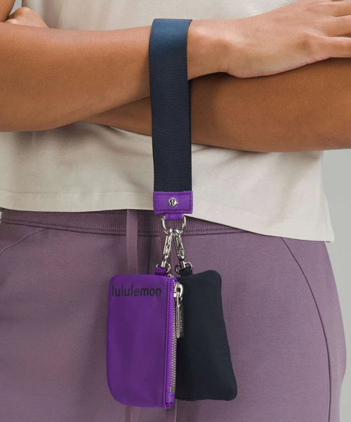 LULULEMON (BN) Dual pouch wristlet!
