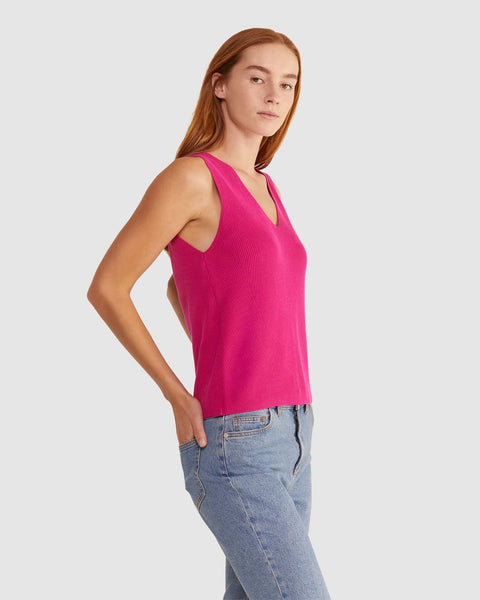 SPORTSCRAFT 'V' neck rib knit top! 12