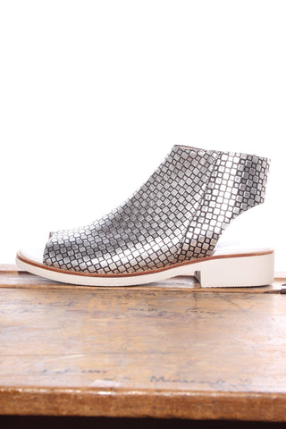 MINX "Bijoux" Silver leather open toe boot! 39